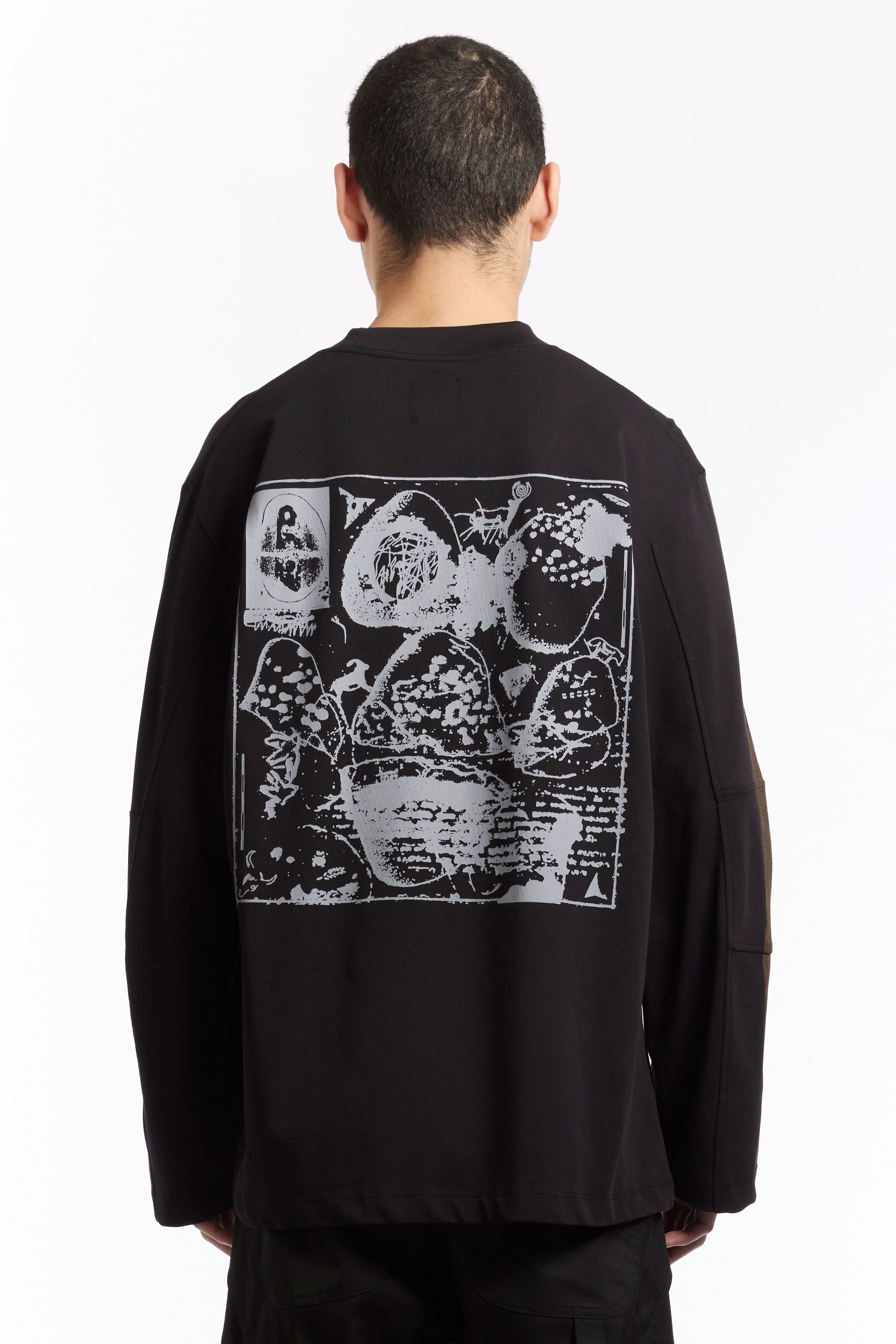 The ROA - BLACK LONGSLEEVE GRAPHIC T-SHIRT  available online with global shipping, and in PAM Stores Melbourne and Sydney.