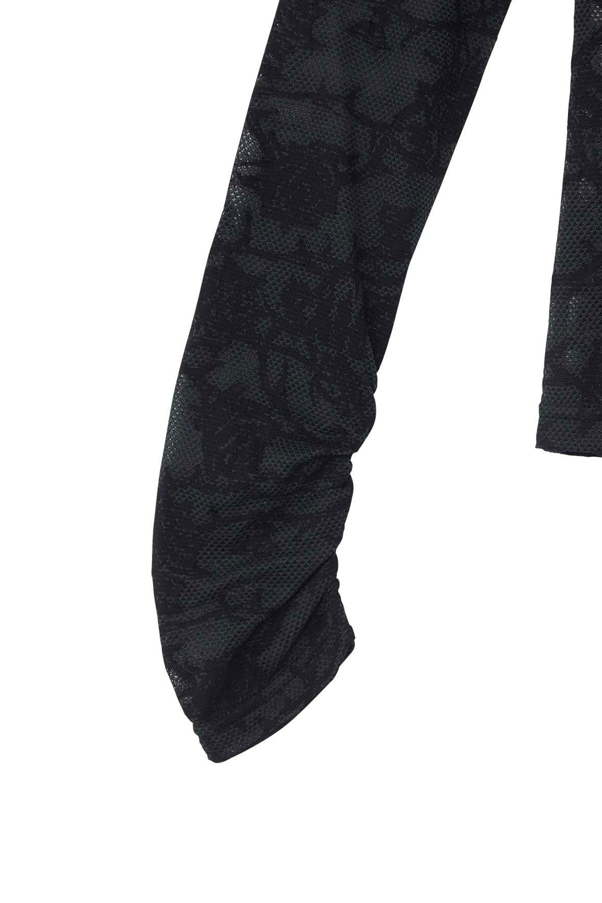 The HYSTERIC ROSE CROPPED T-SHIRT BLACK available online with global shipping, and in PAM Stores Melbourne and Sydney.