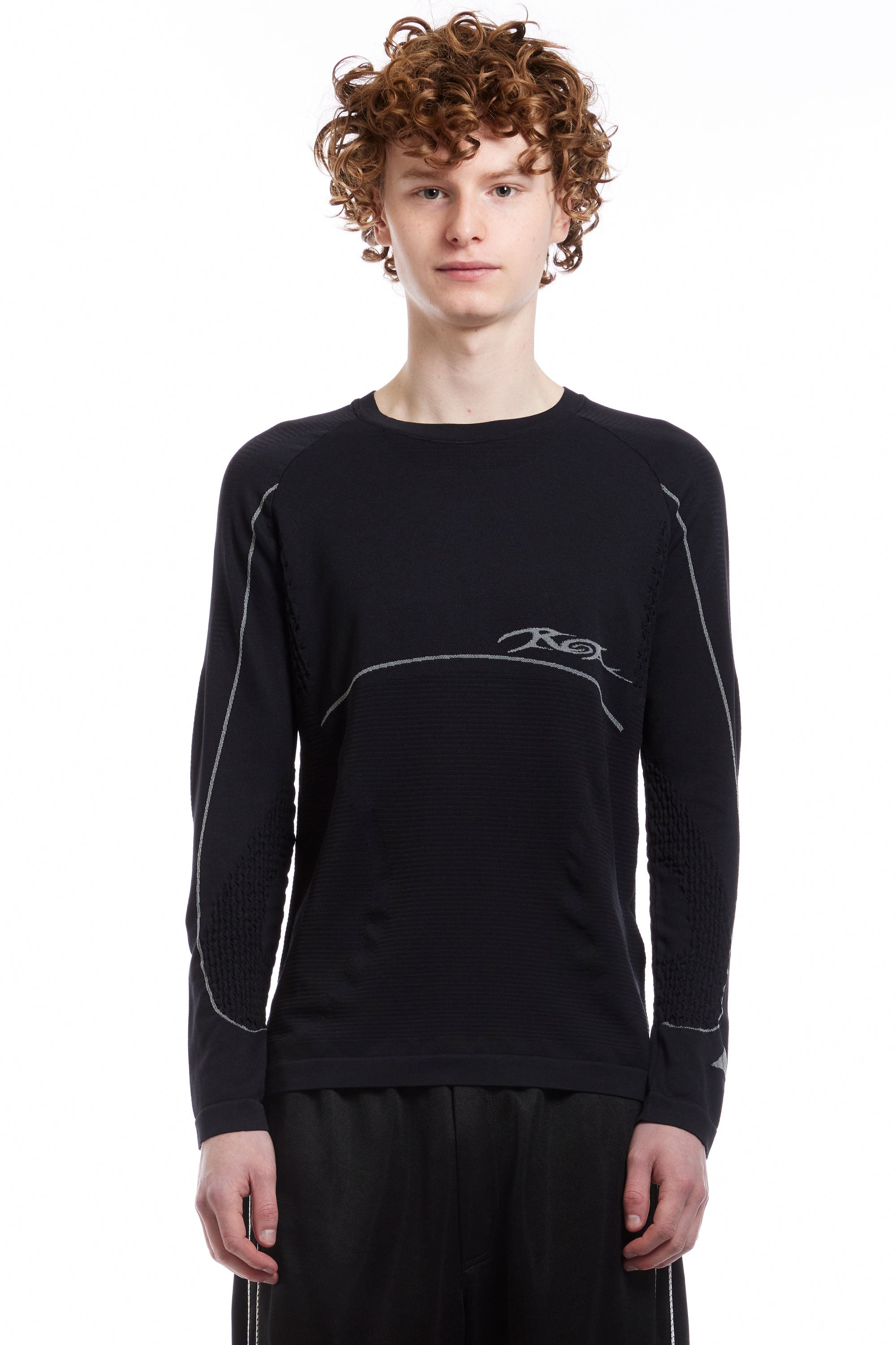 The ROA - LONG SLEEVE SEAMLESS 2.0 BLACK  available online with global shipping, and in PAM Stores Melbourne and Sydney.