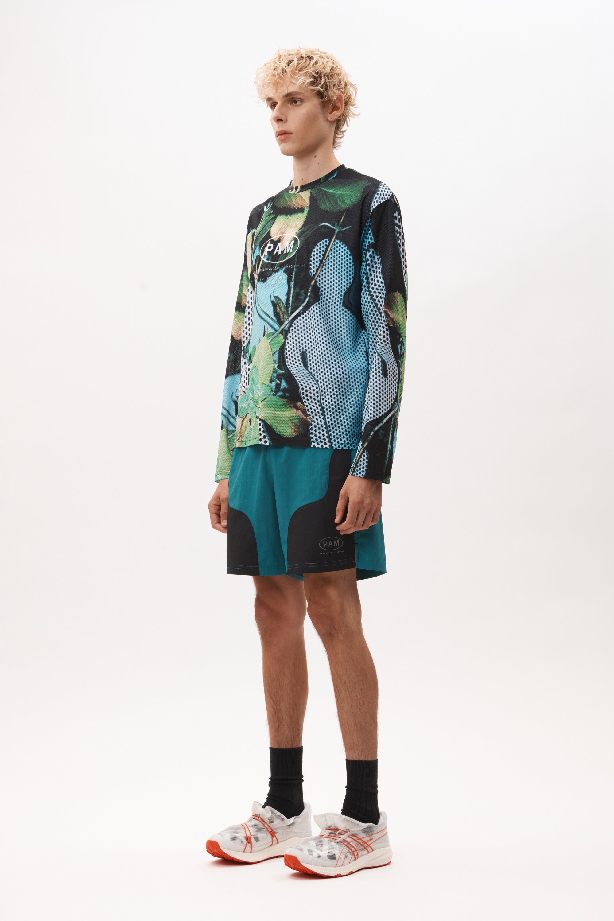 The WHITE RABBIT MTB MESH LS TOP available online with global shipping, and in PAM Stores Melbourne and Sydney.