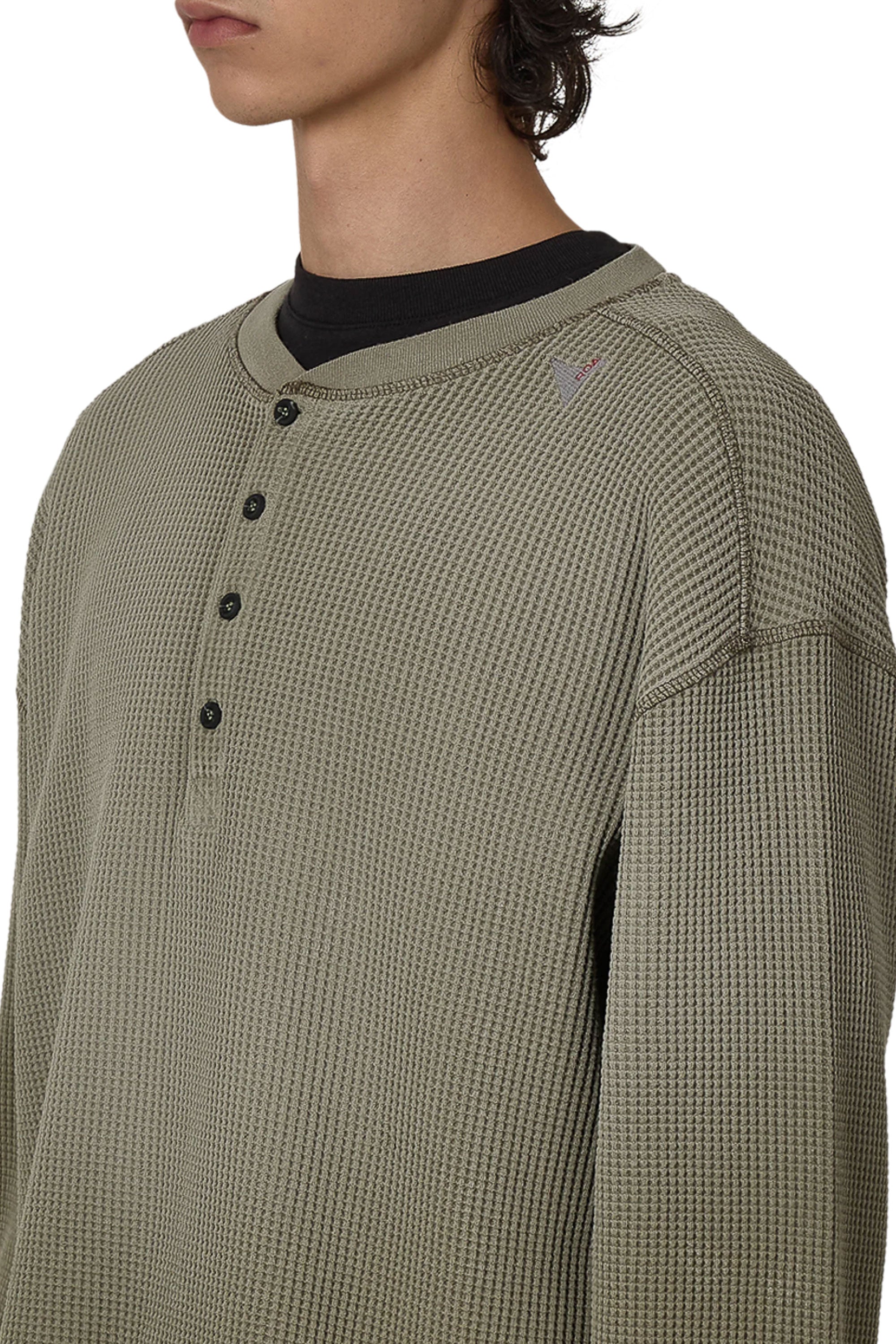 The ROA Bee Sun Faded Organic Waffle Serafino Long Sleeve Grey Green available online with global shipping, and in PAM Stores Melbourne and Sydney.
