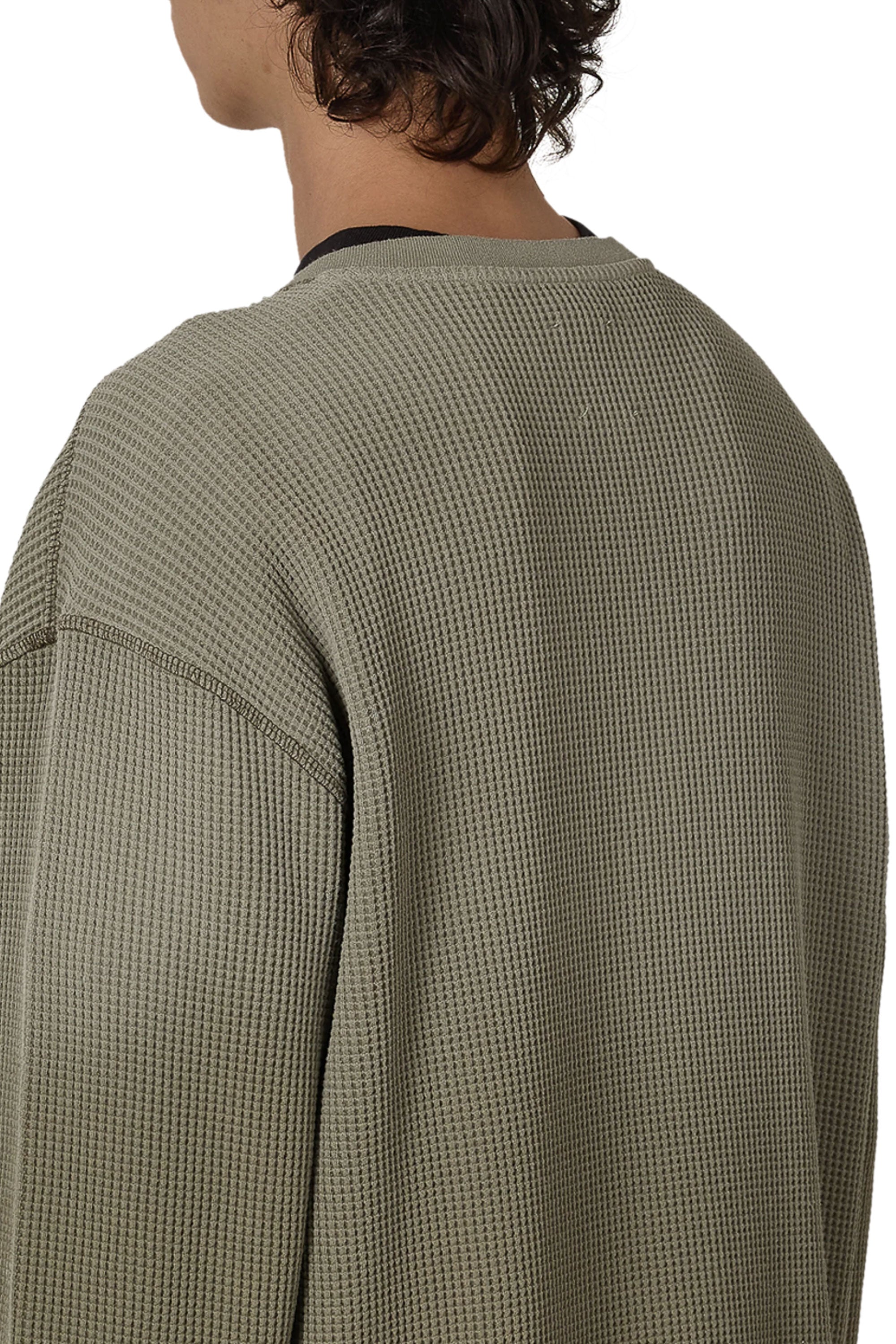 The ROA Bee Sun Faded Organic Waffle Serafino Long Sleeve Grey Green available online with global shipping, and in PAM Stores Melbourne and Sydney.