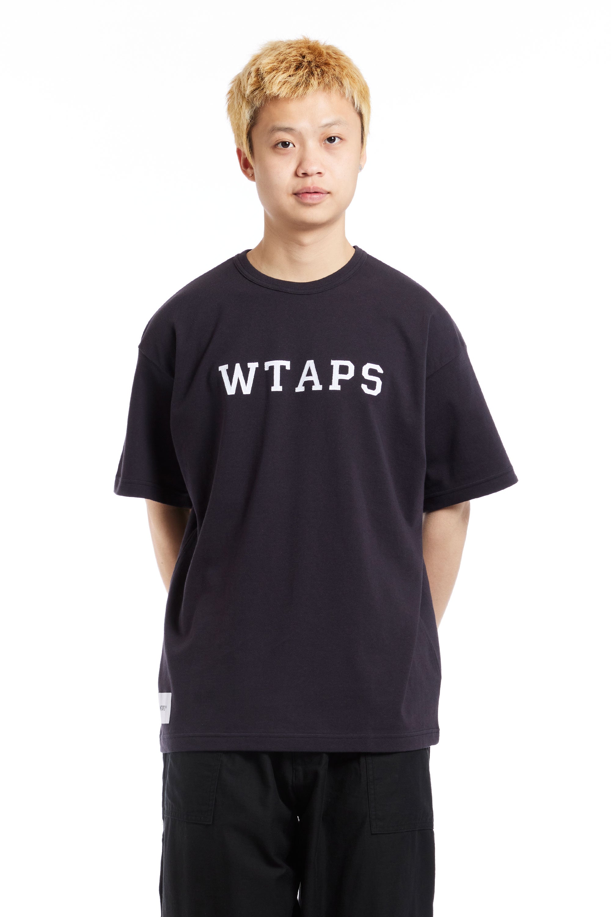 The WTAPS - ACADEMY APPLIQUE SS COLLEGE TEE SS24 NAVY available online with global shipping, and in PAM Stores Melbourne and Sydney.