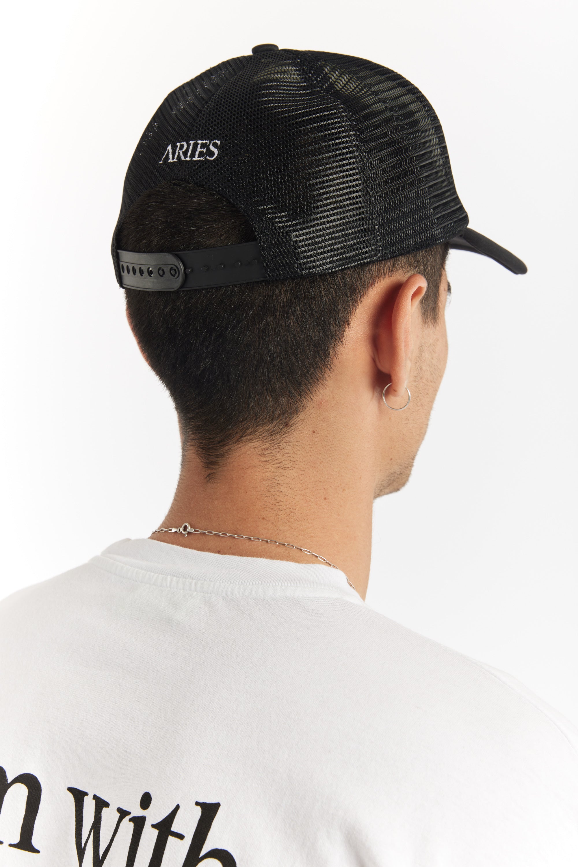 新品 ＡＲＩＥＳ ＭＯＵＮＴＡＩＮ ＴＲＵＣＫＥＲ ＣＡＰ-